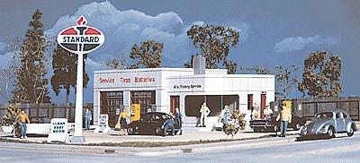 Walthers Cornerstone 3072 HO Scale Al's Victory Service Gas Station -- Kit - 4 x 6 x 2-1/16" 10 x 15 x 5.8cm