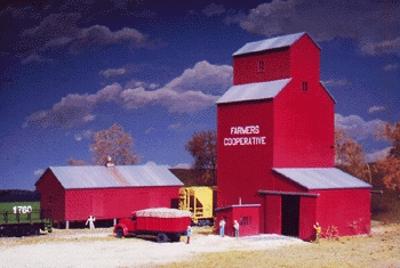 Walthers Cornerstone 3238 N Scale Farmer's Co-op Rural Grain Elevator -- Kit - Elevator: 4-3/8 x 5-3/8 x 6" 11 x 13.7 x 15.2cm