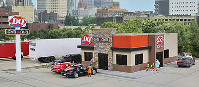 Walthers Cornerstone 3485 HO Scale DQ Grill & Chill(R) -- Kit - 7-1/4 x 5-3/8 x 2-3/4" 18.4 x 13.6 x 6.9cm