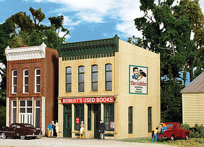 Walthers Cornerstone 933-3659 HO Scale Robert's Used Books -- Kit - 2-1/2 x 4-1/4 x 4-5/8"  6.2 x 10.6 x 11.5cm