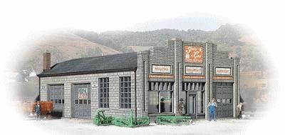 Walthers Cornerstone 3808 N Scale State Line Farm Supply -- Kit: 3-1/4 x 4-1/4 x 1-7/8"; Ramp: 1-3/16 x 4-7/8"